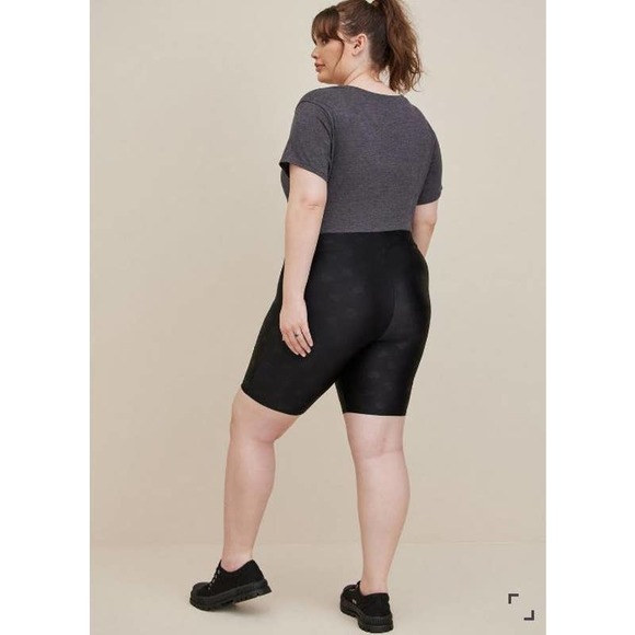 Torrid Shorts Womens 4X Biker Bermuda Heart Print Pull On Stretch Black - Picture 6 of 13